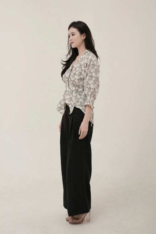 Suri Top Monochrome Floral Pattern - VF