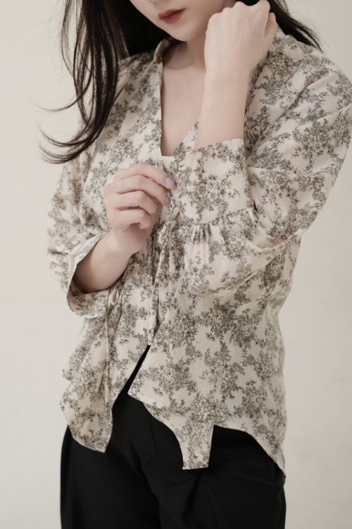 Suri Top Monochrome Floral Pattern - VF