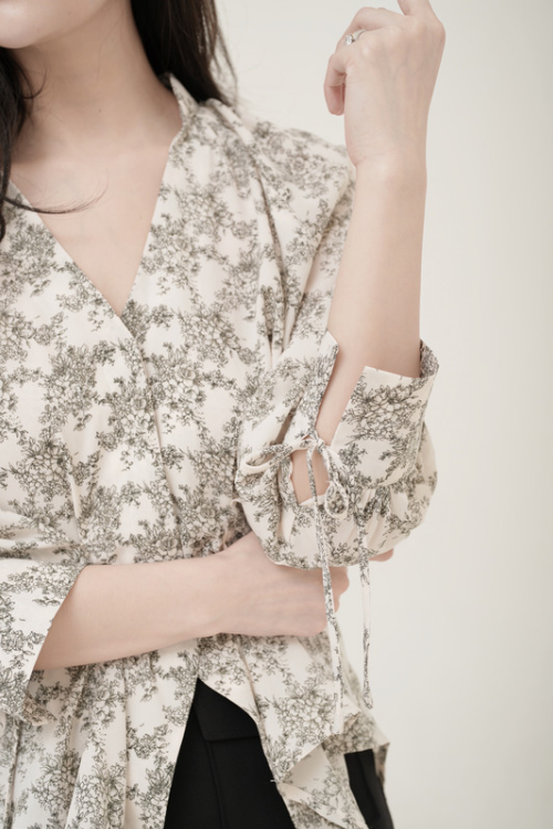 Suri Top Monochrome Floral Pattern - VF