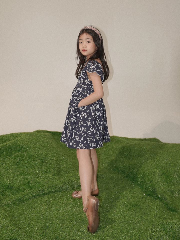 Pascal Dress Flare Navy Petite - VF (PO 12-19 Juli)